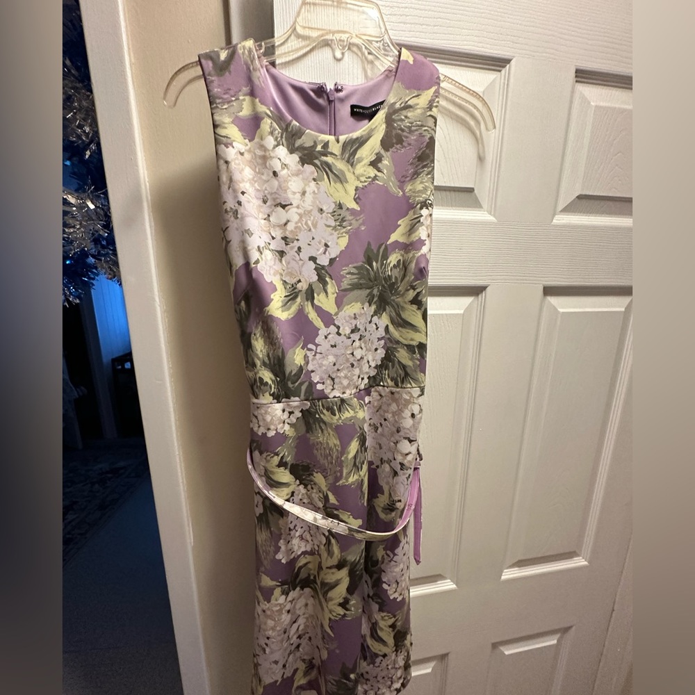 Beautiful dress,Fantastic colors.Looks brand new,Just worn couple times